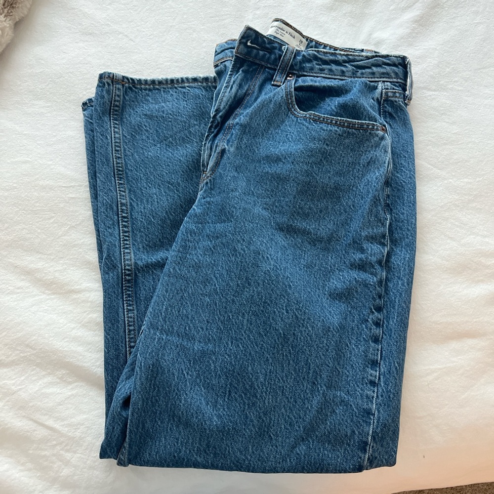 ABERCROMBIE LOOSE JEANS